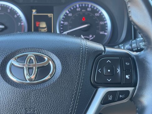 Certified 2019 Toyota Highlander FWD V6 image 23