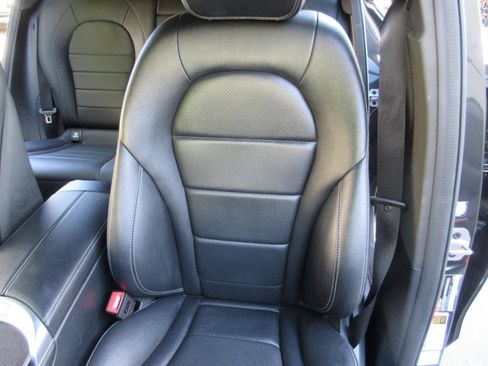Used 2022 Mercedes-Benz GLC 300 4MATIC image 11