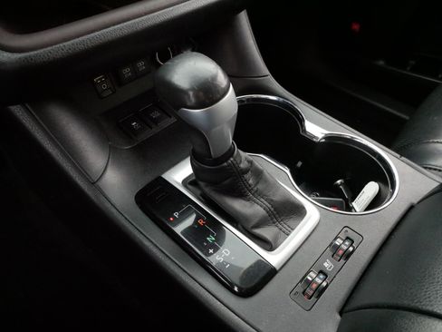 Used 2017 Toyota Highlander Limited Platinum image 24