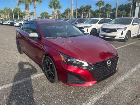 Used 2023 Nissan Altima 2.5 SR w/ SR Premium Package FWD image 7