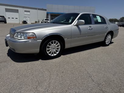 Used 2007 Lincoln Town Car Signature