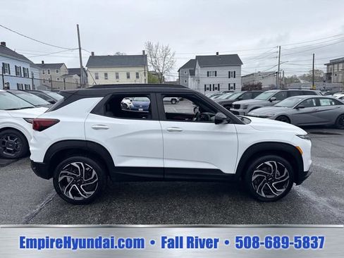 Used 2024 Chevrolet TrailBlazer RS w/ Driver Confidence Package AWD/4WD image 3