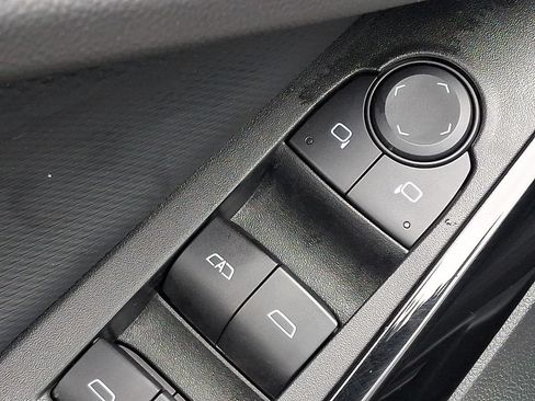 Used 2025 Chevrolet Equinox LT FWD image 25