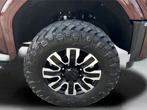 Used 2024 GMC Sierra 2500 Denali Ultimate image 32