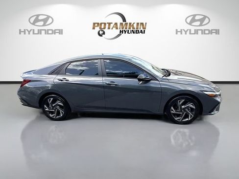 Certified 2025 Hyundai Elantra Sport image 4
