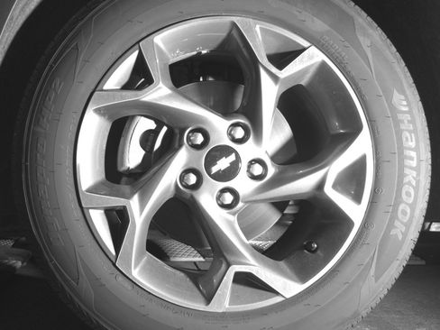 Used 2025 Chevrolet Trax LT w/ LT Convenience Package image 12