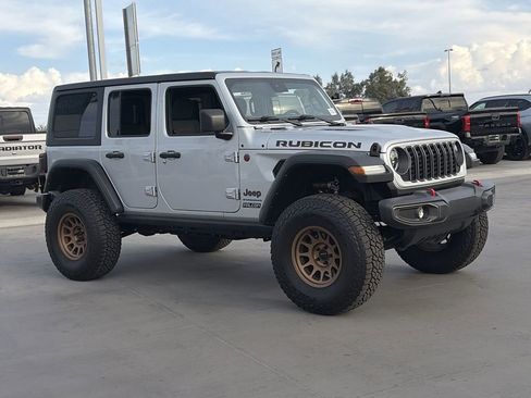 Used 2024 Jeep Wrangler Unlimited Rubicon w/ Convenience Group image 5