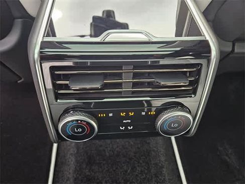 Used 2025 Land Rover Range Rover Long Wheelbase Autobiography image 20