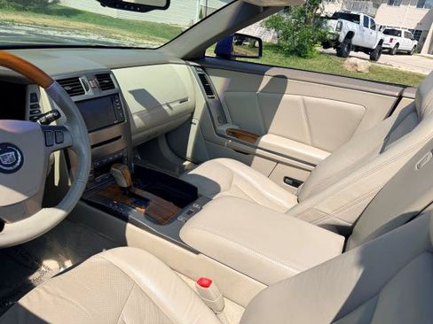 Used 2005 Cadillac XLR RWD image 16