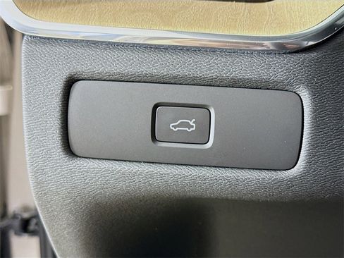 New 2026 Volvo XC60 B5 Plus w/ Protection Package Premier image 10