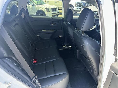 Certified 2025 Nissan Rogue SL FWD image 9