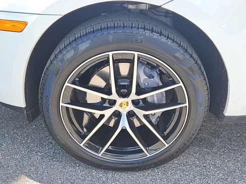 Used 2023 Porsche Macan AWD/4WD image 11