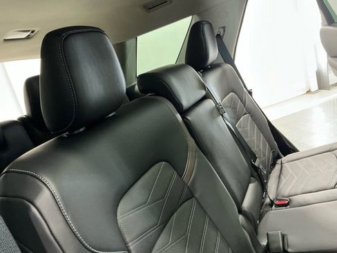 Used 2024 Nissan Pathfinder Platinum w/ Cargo Package image 32