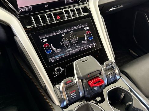 Used 2020 Lamborghini Urus AWD/4WD image 21