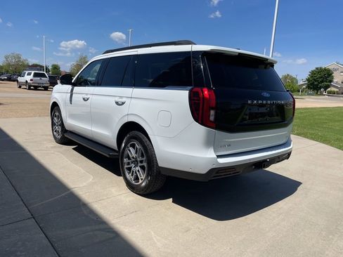 Used 2025 Ford Expedition Active AWD/4WD image 7