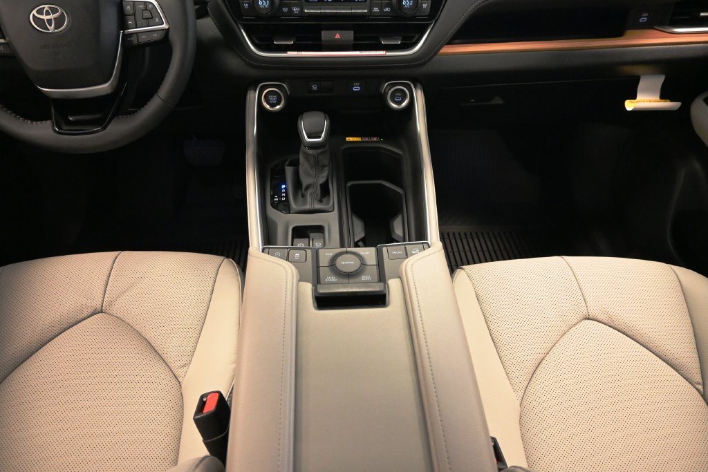 New 2026 Toyota Grand Highlander AWD image 25