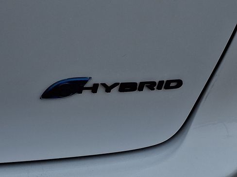 Used 2024 Chrysler Pacifica Limited FWD image 32