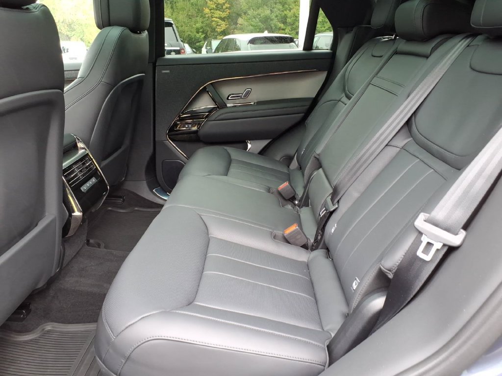 Used 2025 Land Rover Range Rover Sport SE AWD/4WD image 17