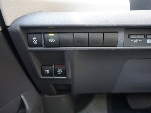 Used 2021 Toyota Sienna XLE image 5