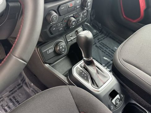 Used 2023 Jeep Renegade Trailhawk AWD/4WD image 13
