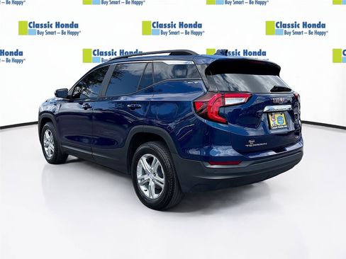 Used 2023 GMC Terrain SLE w/ Driver Convenience Package image 5