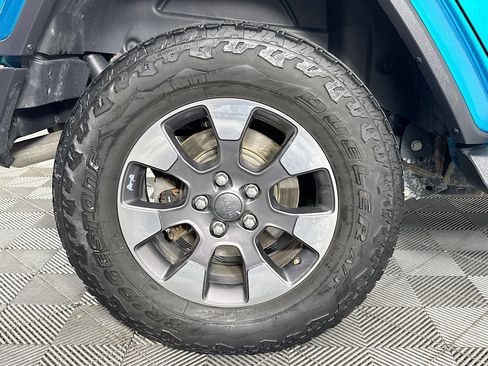 Used 2019 Jeep Wrangler Unlimited Sahara w/ Dual Top Group image 32