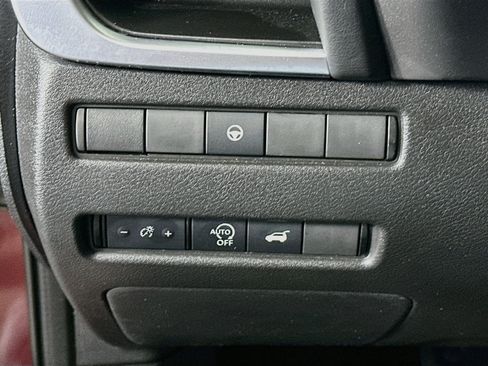 Used 2023 Nissan Rogue SV w/ SV Premium B Package FWD image 17