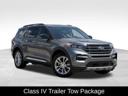 Used 2024 Ford Explorer XLT w/ Equipment Group 202A AWD/4WD image 2