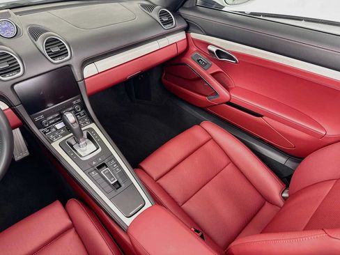 Certified 2025 Porsche 718 Boxster RWD image 24
