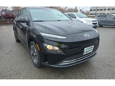 Used 2023 Hyundai Kona SE w/ Cargo Package image 2