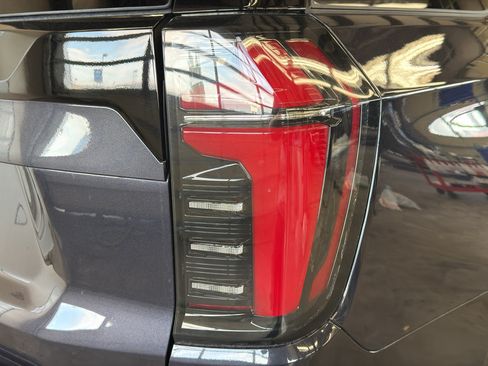 Used 2025 Chevrolet Tahoe Z71 AWD/4WD image 28