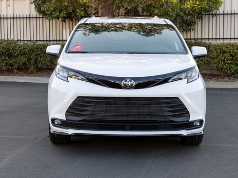 New 2026 Toyota Sienna XLE Woodland Edition AWD/4WD image 2