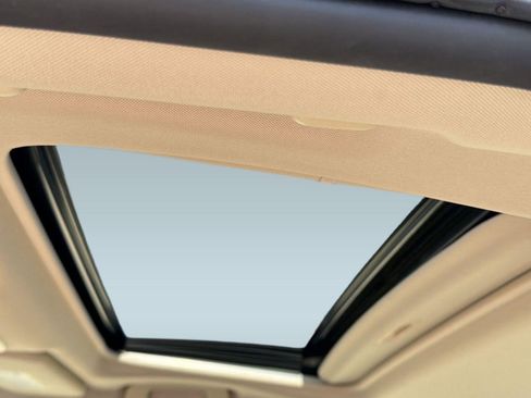 Used 2019 Toyota Avalon Limited image 15