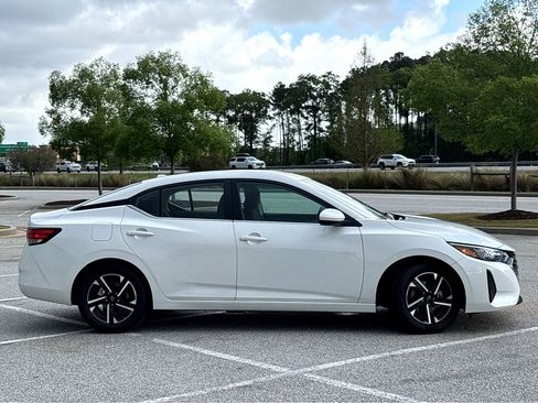 Used 2024 Nissan Sentra SV FWD image 17