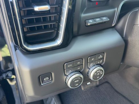 Used 2026 GMC Sierra 1500 Denali w/ Denali Reserve Package AWD/4WD image 12