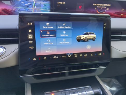 Used 2025 Lincoln Nautilus Premier image 21