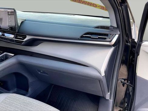 Certified 2021 Toyota Sienna LE FWD image 18