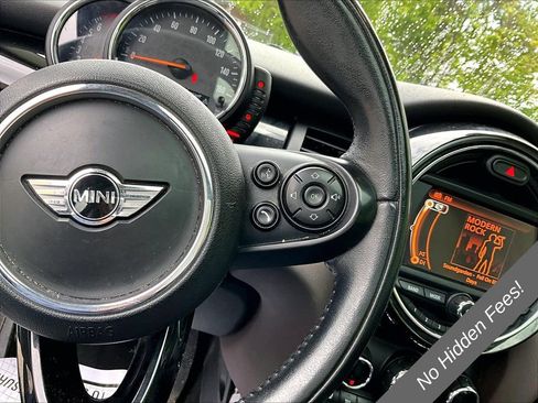 Used 2016 MINI Cooper 4-Door Hardtop w/ Premium Package FWD image 16