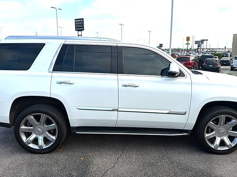 Used 2019 Cadillac Escalade Luxury image 5