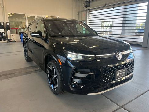 Certified 2025 Volkswagen Tiguan SEL R-Line AWD/4WD image 1