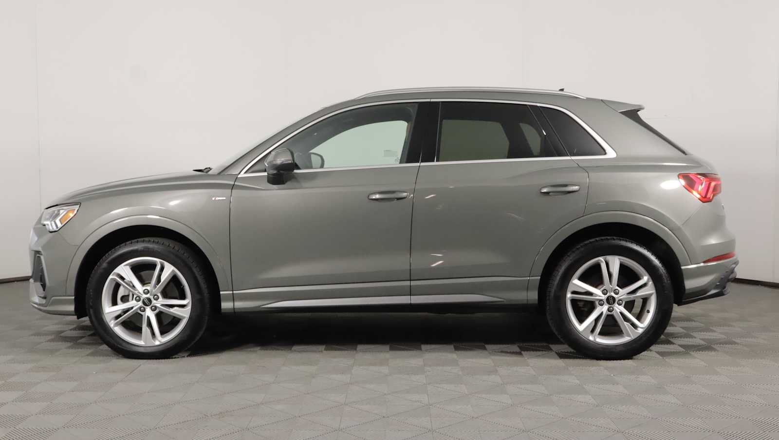 Used 2024 Audi Q3 2.0T Premium Plus AWD/4WD image 10