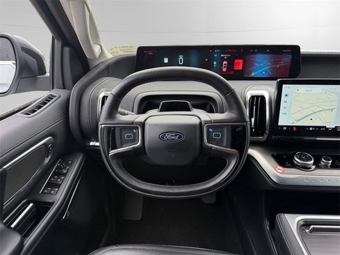 Certified 2025 Ford Expedition Max Platinum image 12