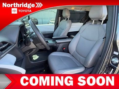 Certified 2025 Toyota Sienna XLE FWD image 6