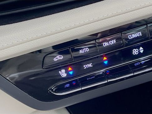 Certified 2021 Buick Envision Avenir w/ Technology Package II image 20