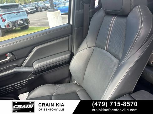 Used 2025 Toyota 4Runner Limited AWD/4WD image 15