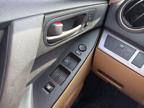 Used 2011 MAZDA MAZDA3 i Touring image 17