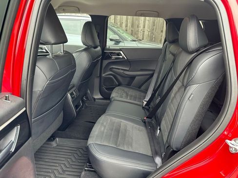 Used 2024 Mitsubishi Outlander SE image 26