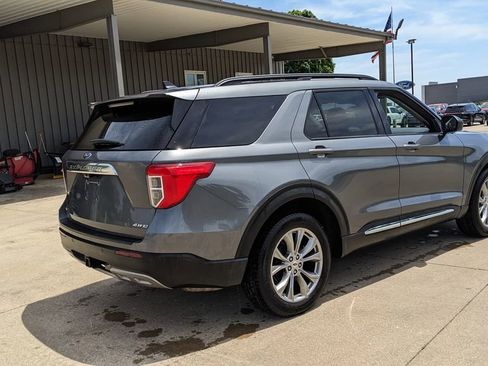 Used 2023 Ford Explorer XLT w/ Equipment Group 202A AWD/4WD image 3