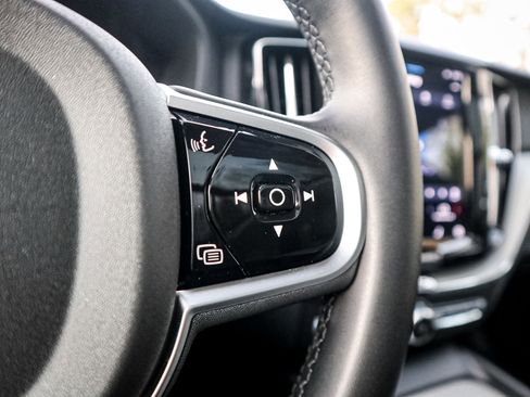 Used 2025 Volvo XC60 B5 Plus image 20