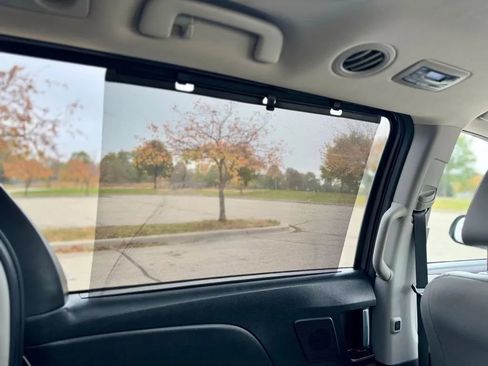 Used 2017 Toyota Sienna Limited Premium image 33